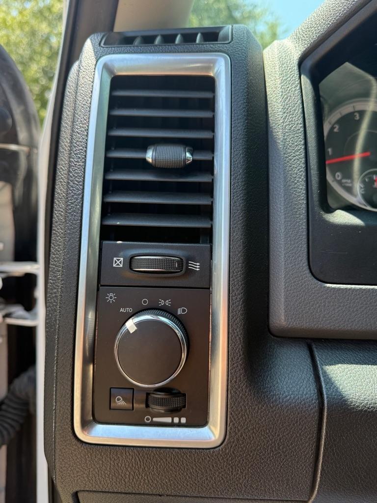 RAM 1500 SLT Crew Cab SWB 4WD 2017