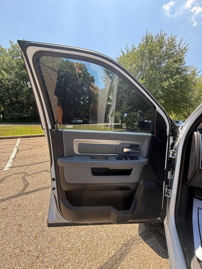 RAM 1500 SLT Crew Cab SWB 4WD 2017