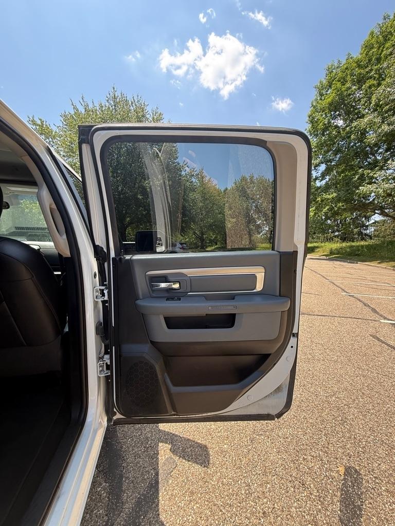 RAM 1500 SLT Crew Cab SWB 4WD 2017