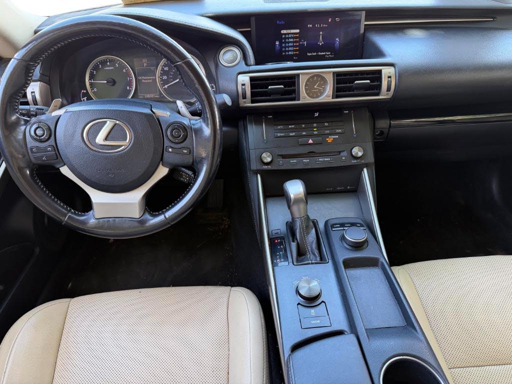 2016 Lexus IS 200t - Photo 11