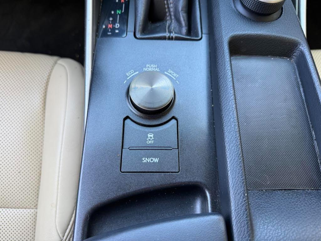 2016 Lexus IS 200t - Photo 30
