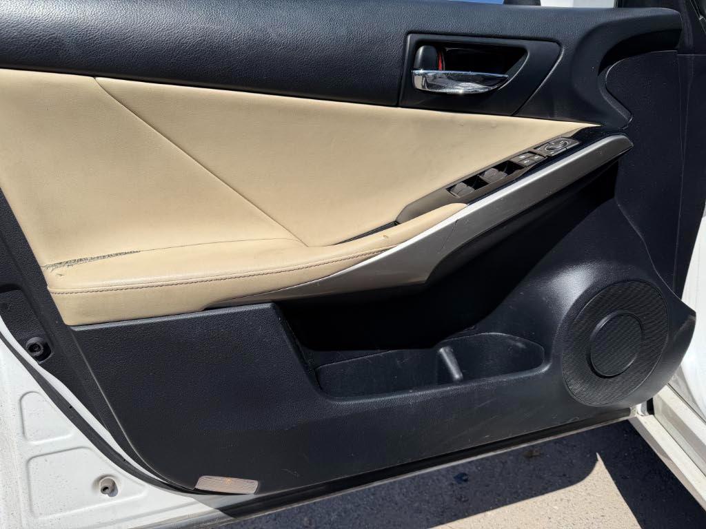 2016 Lexus IS 200t - Photo 33