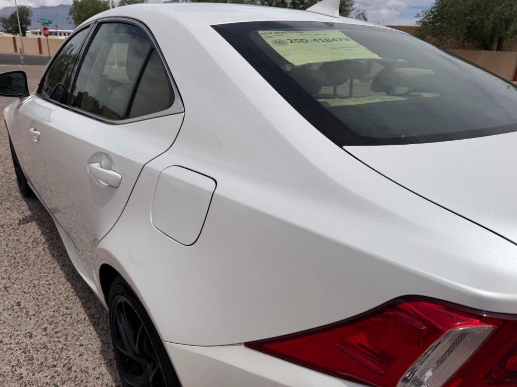 2016 Lexus IS 200t - Photo 36