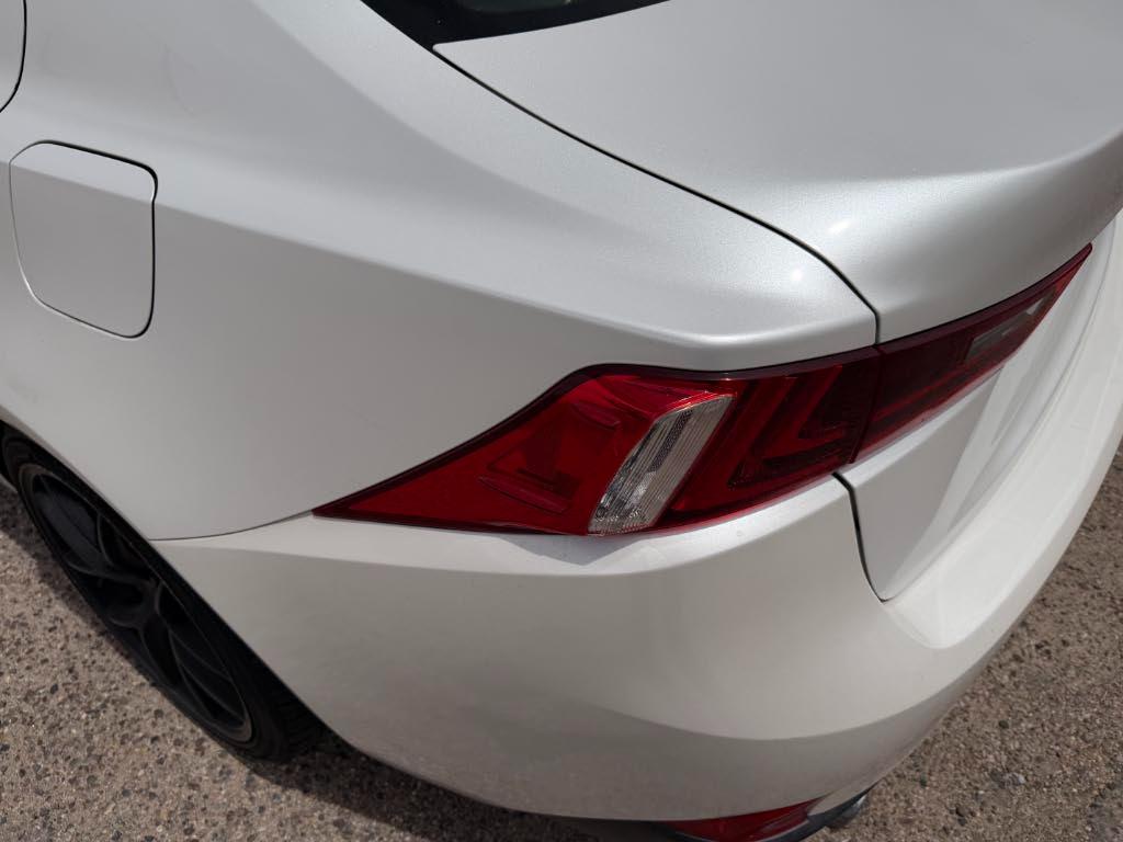 2016 Lexus IS 200t - Photo 40