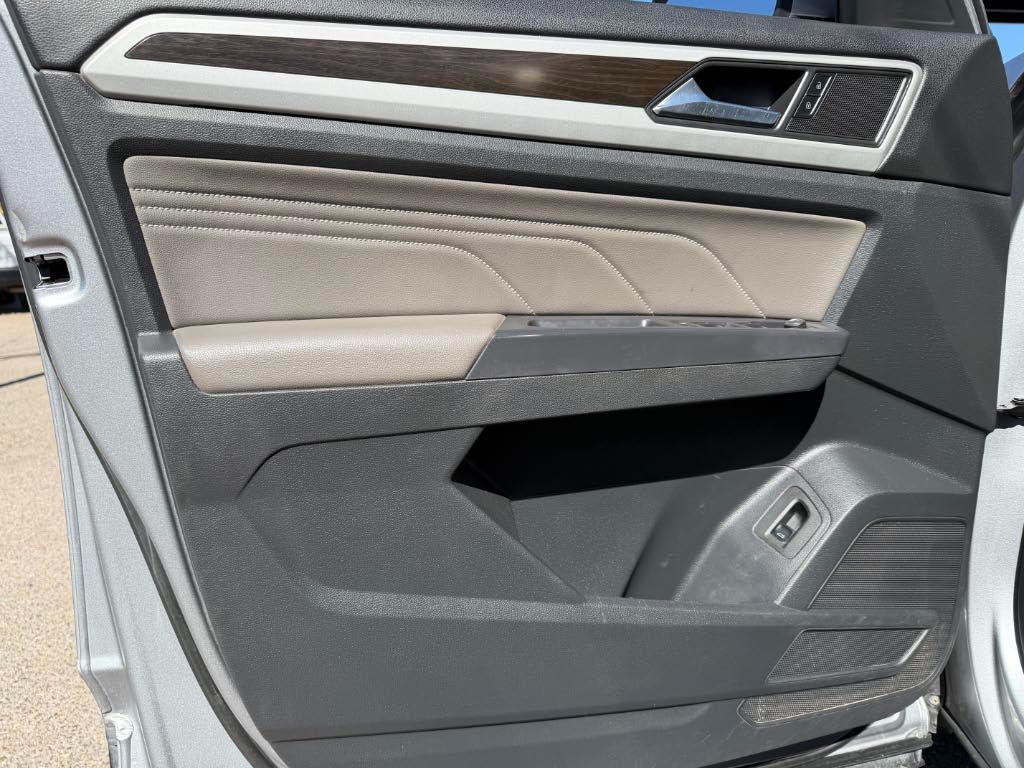 Volkswagen Atlas V6 SE w/Technology 2021