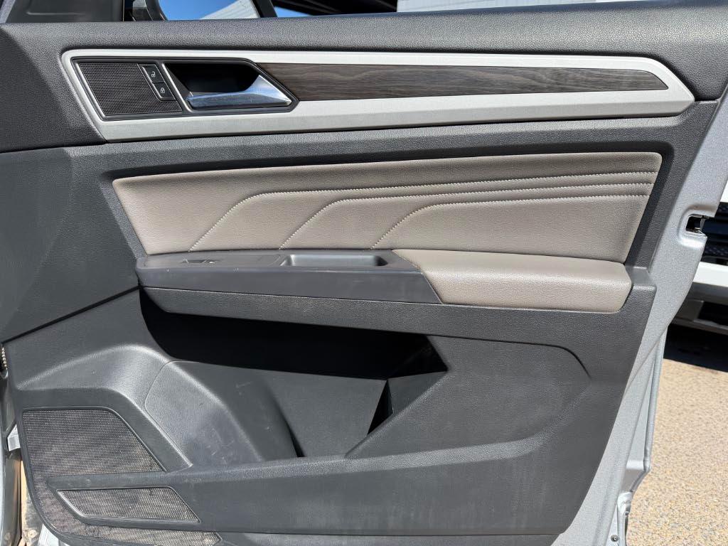 Volkswagen Atlas V6 SE w/Technology 2021