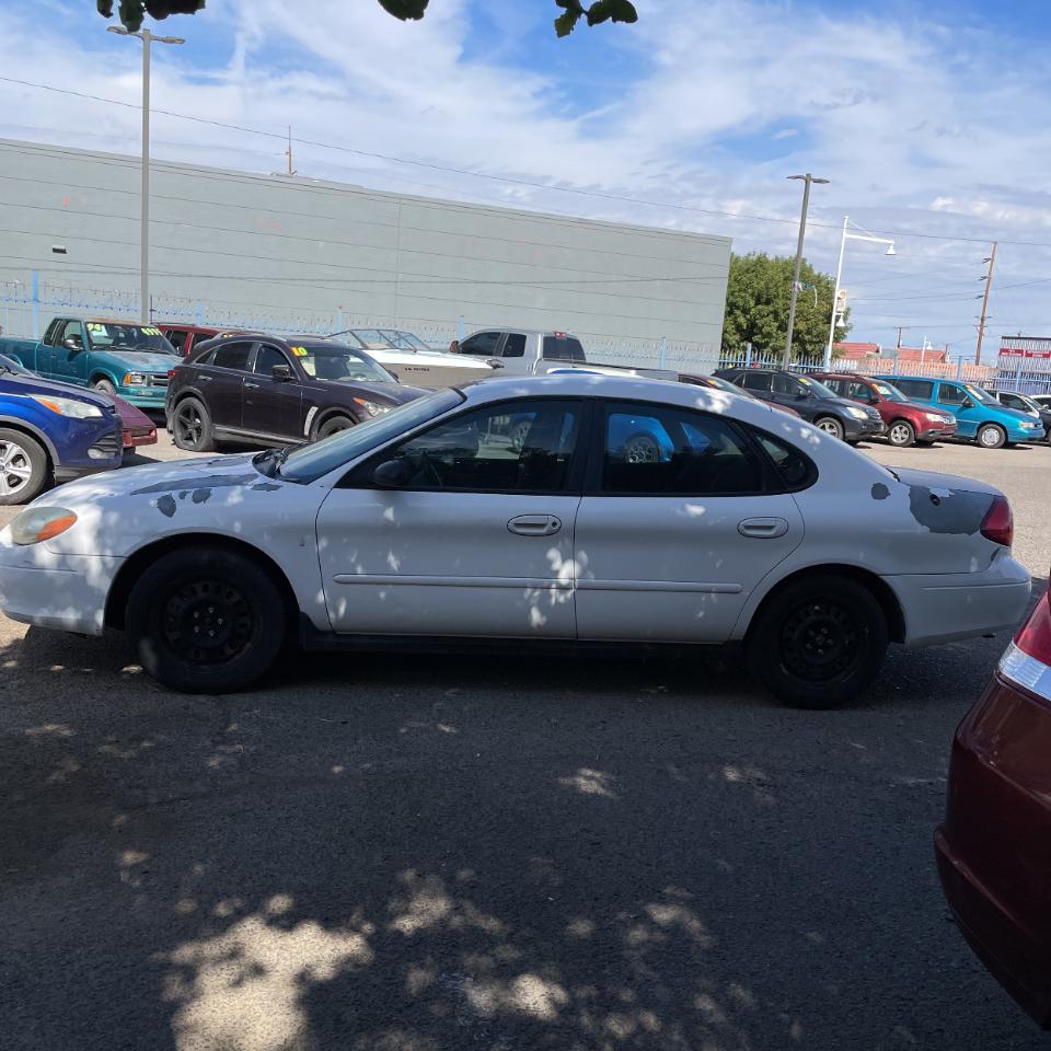 Ford Taurus LX Standard 2002