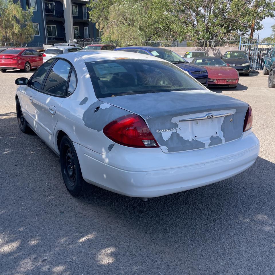 Ford Taurus LX Standard 2002