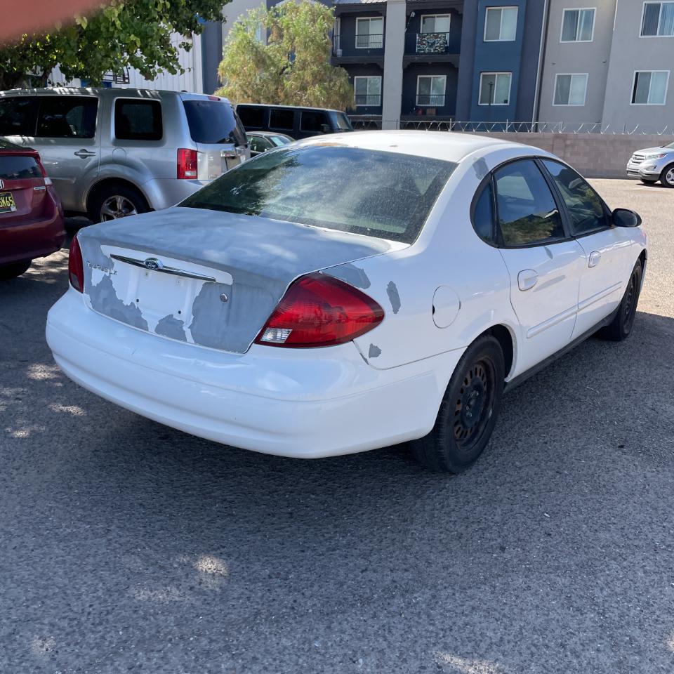 Ford Taurus LX Standard 2002