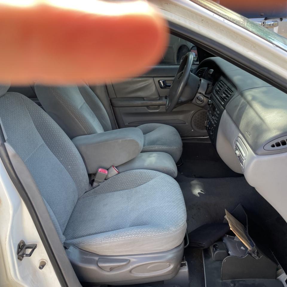 Ford Taurus LX Standard 2002