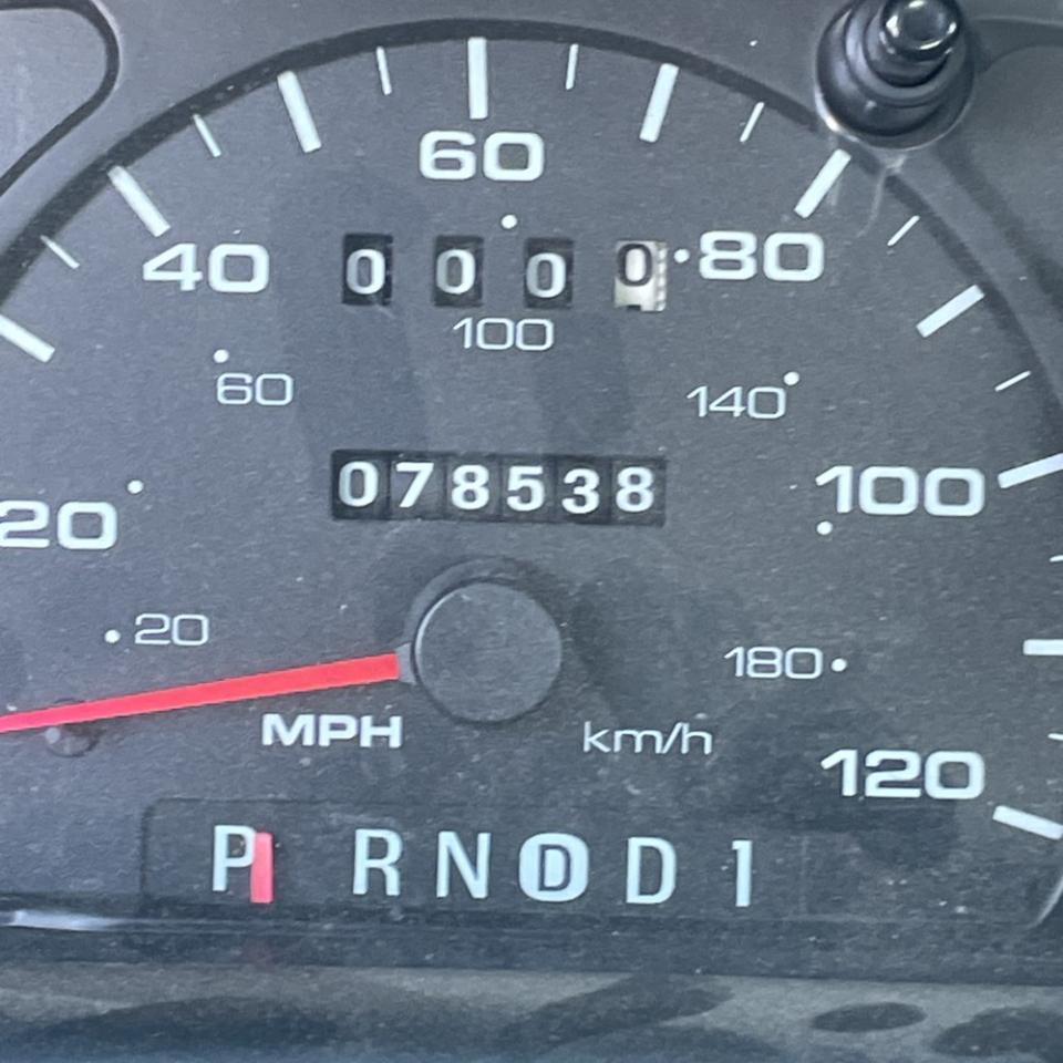 Ford Taurus LX Standard 2002