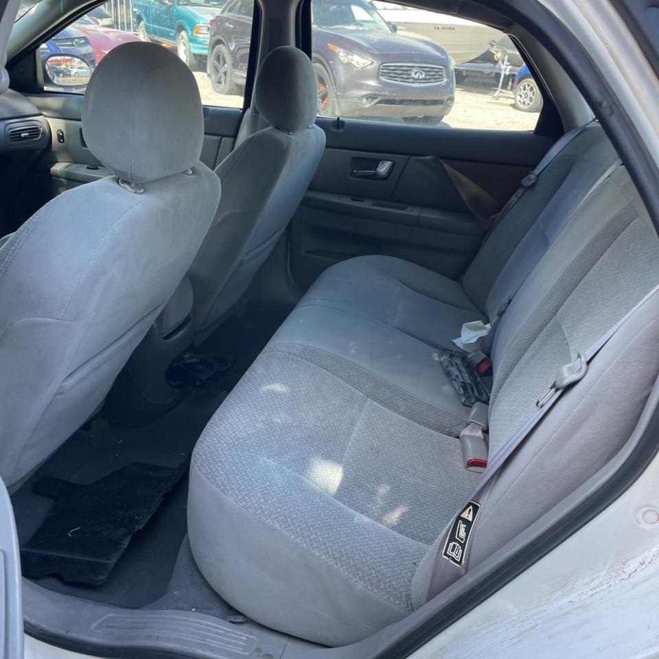 Ford Taurus LX Standard 2002
