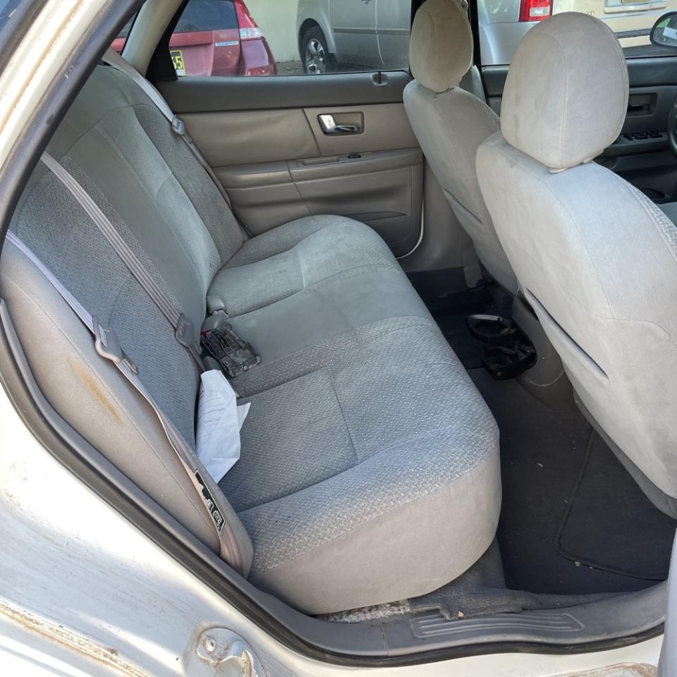 Ford Taurus LX Standard 2002