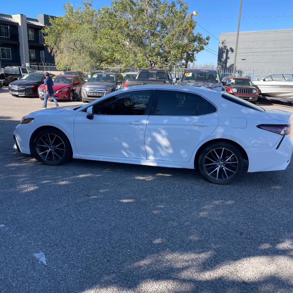 Toyota Camry SE 2023