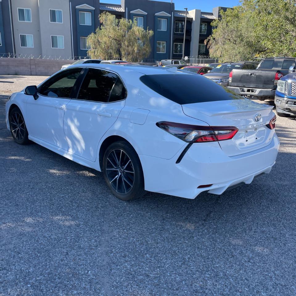 Toyota Camry SE 2023
