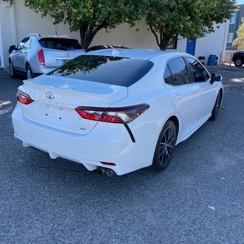 Toyota Camry SE 2023