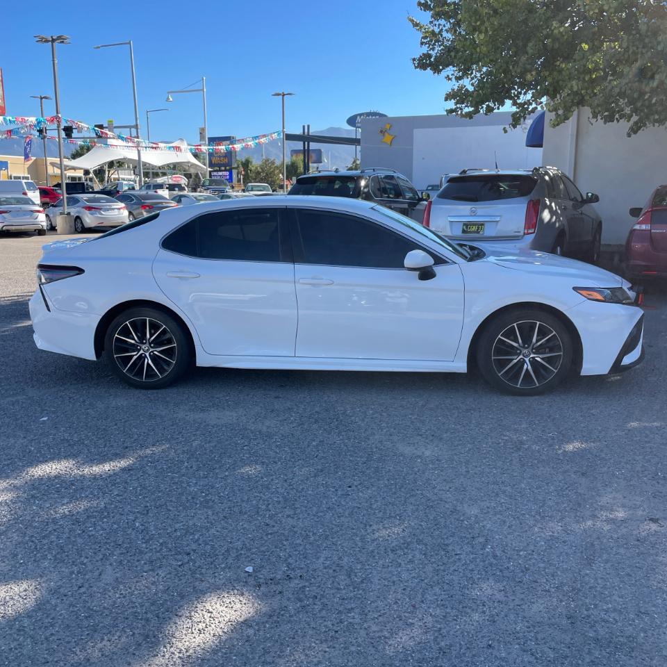 Toyota Camry SE 2023