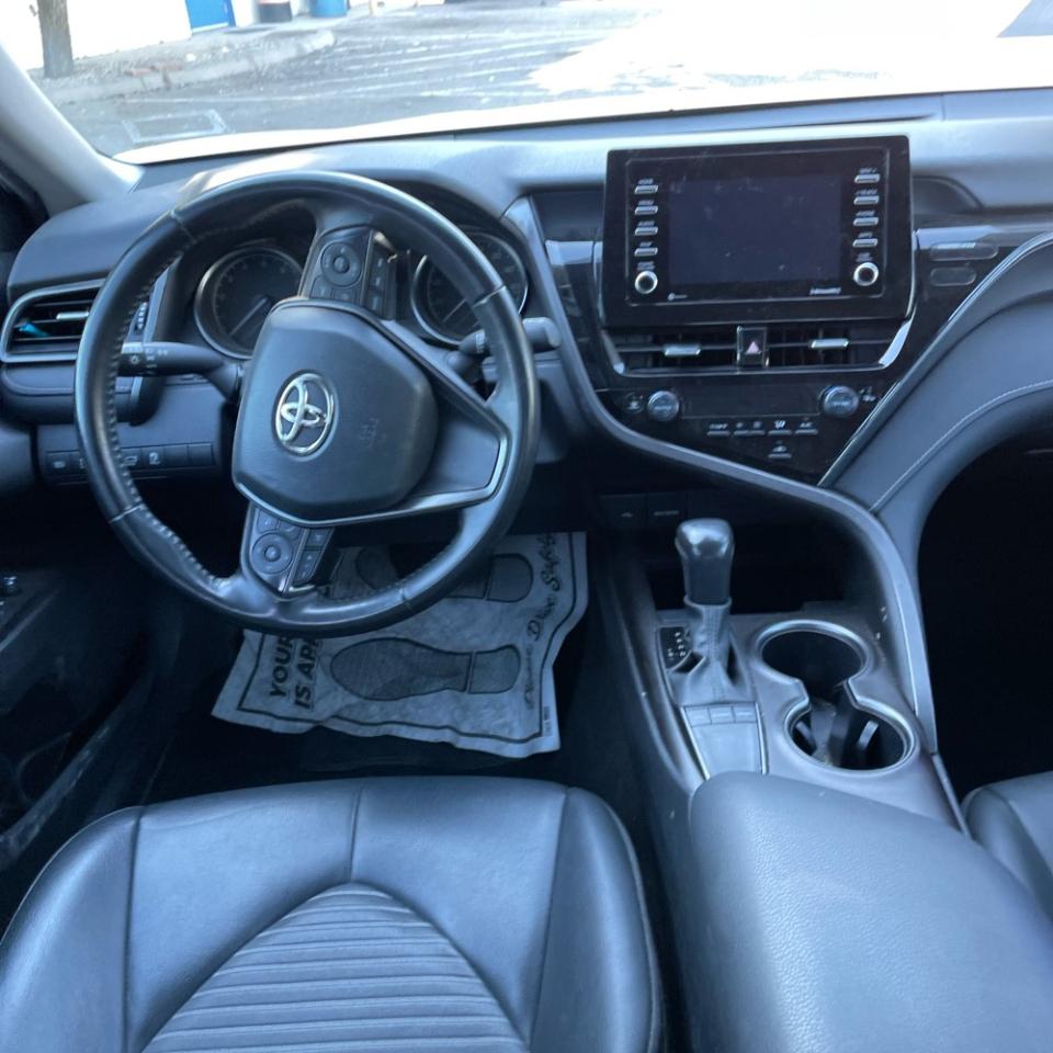 Toyota Camry SE 2023
