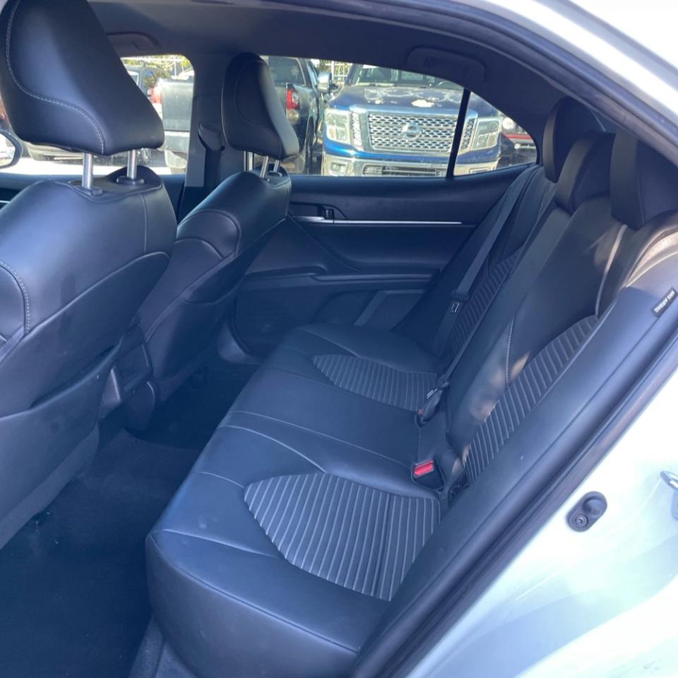 Toyota Camry SE 2023