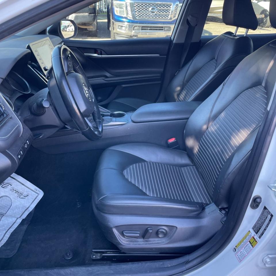 Toyota Camry SE 2023