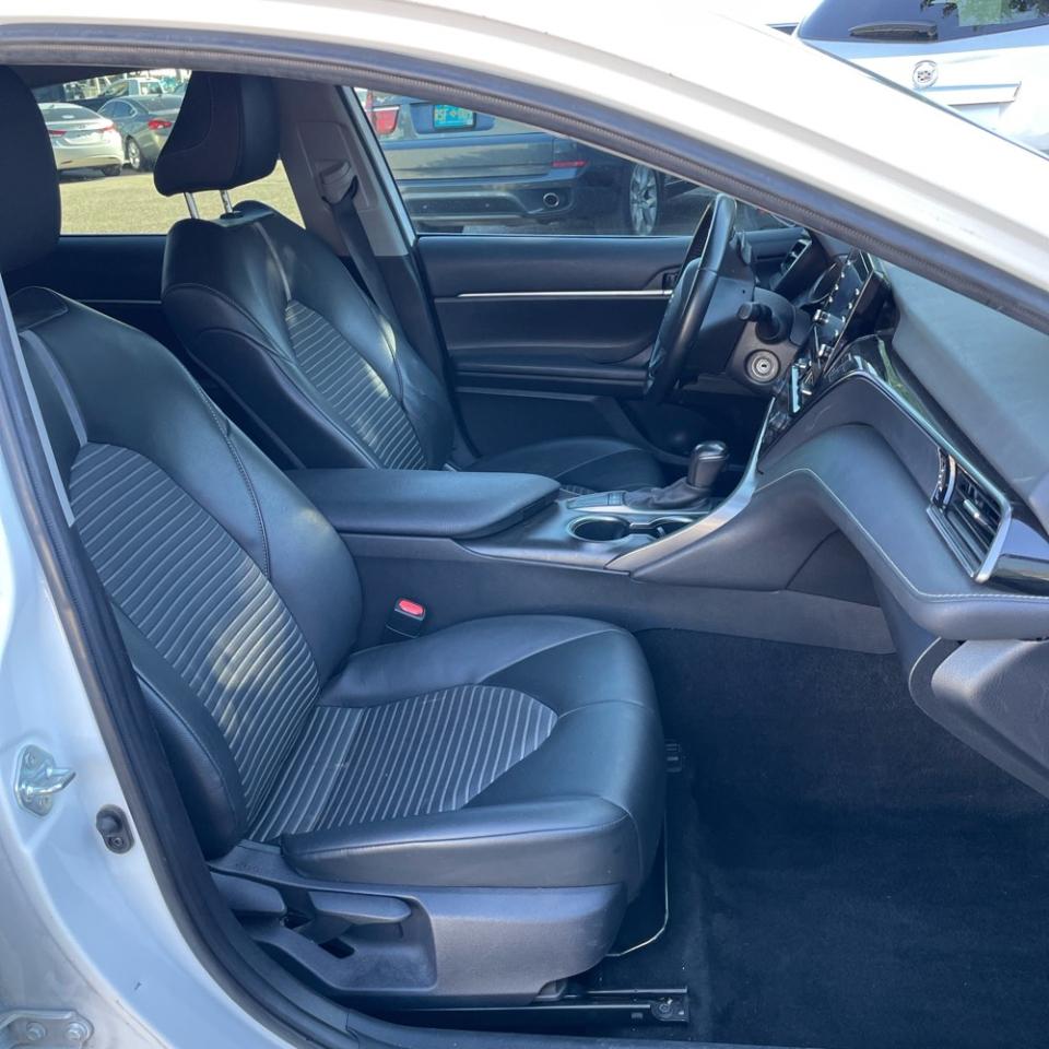 Toyota Camry SE 2023