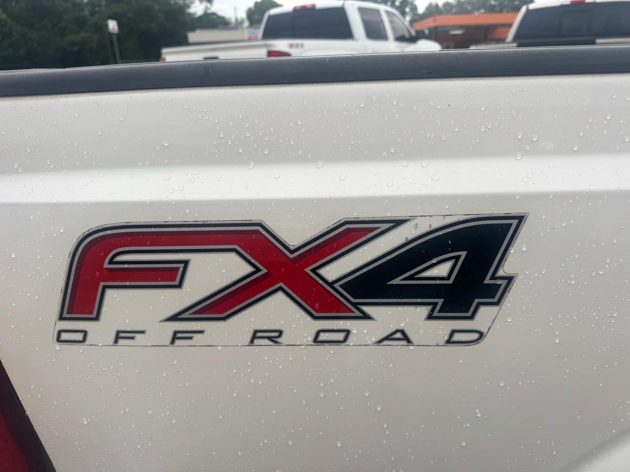 Ford F-250 HD Crew Cab 4dr 152.2" WB 4WD 2013