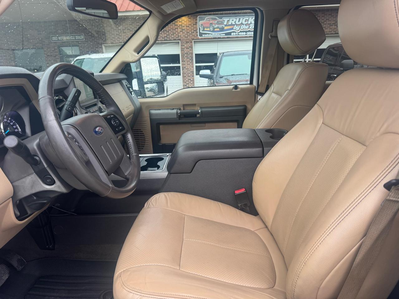 Ford F-250 HD Crew Cab 4dr 152.2" WB 4WD 2013