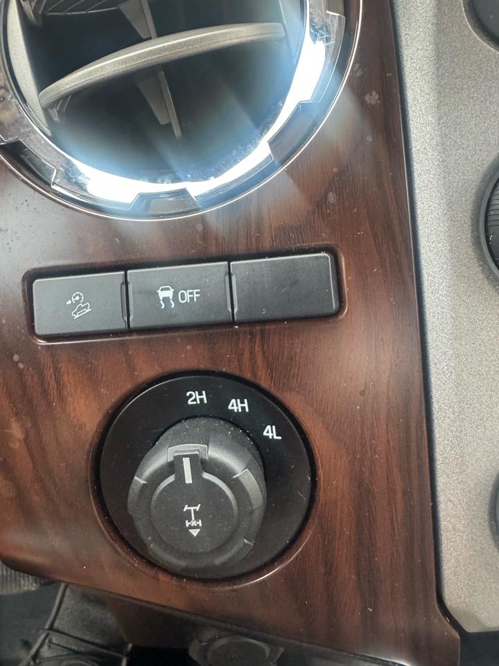 Ford F-250 HD Crew Cab 4dr 152.2" WB 4WD 2013