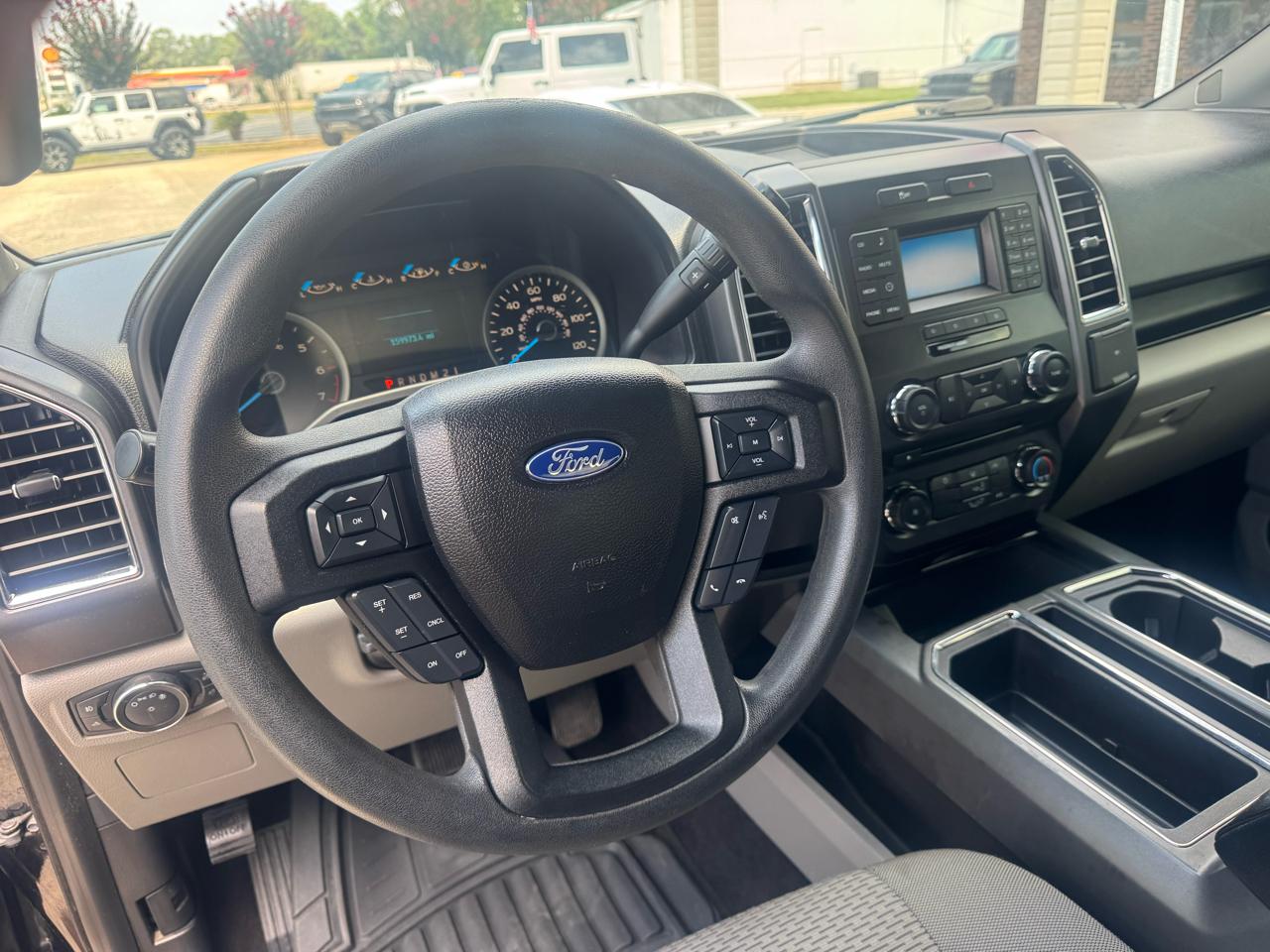 Ford F-150 4WD SuperCrew 139" XLT 2017