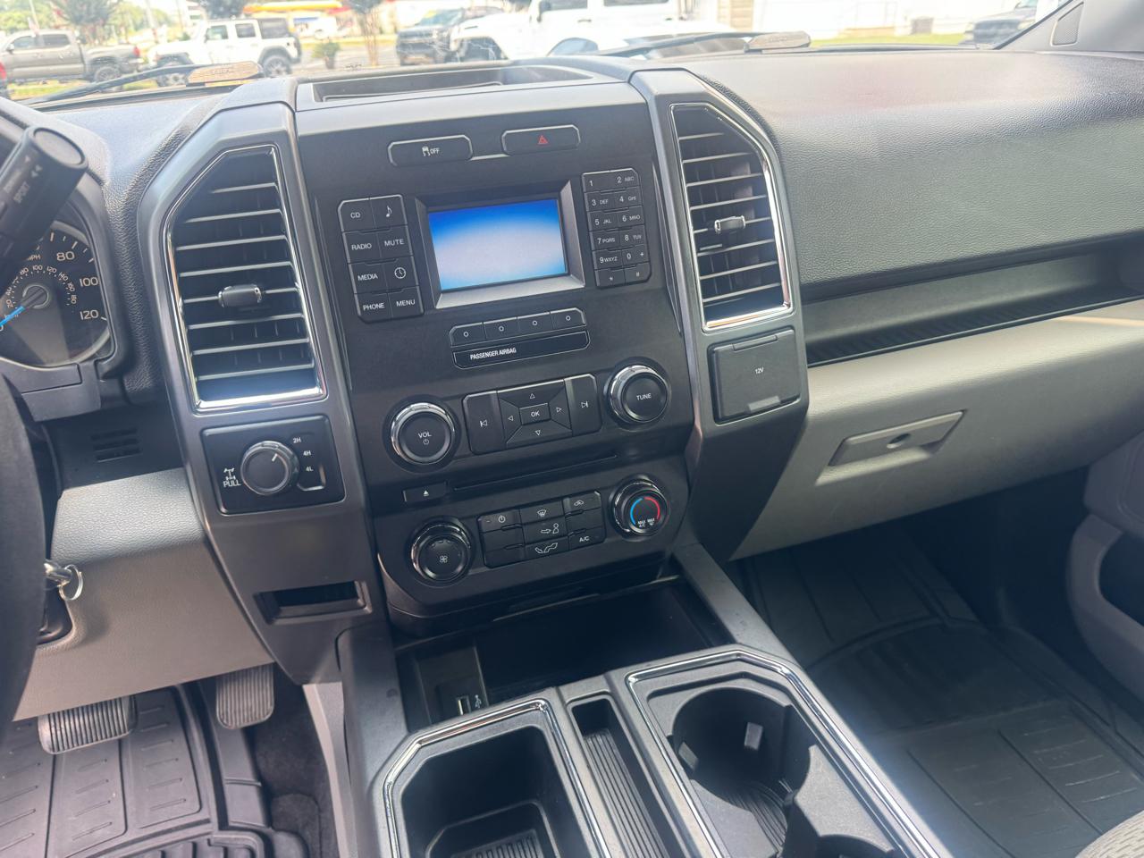 Ford F-150 4WD SuperCrew 139" XLT 2017