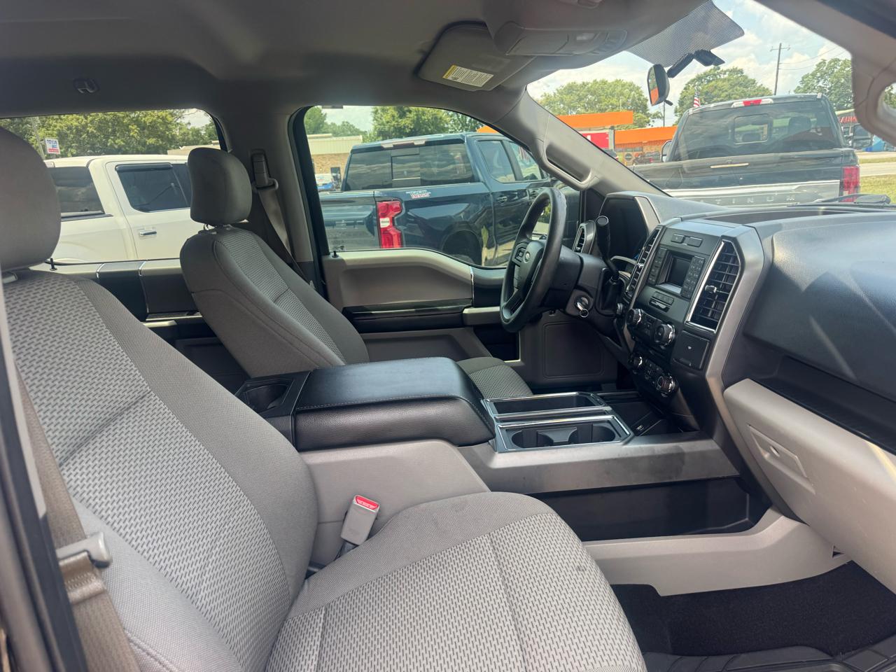 Ford F-150 4WD SuperCrew 139" XLT 2017