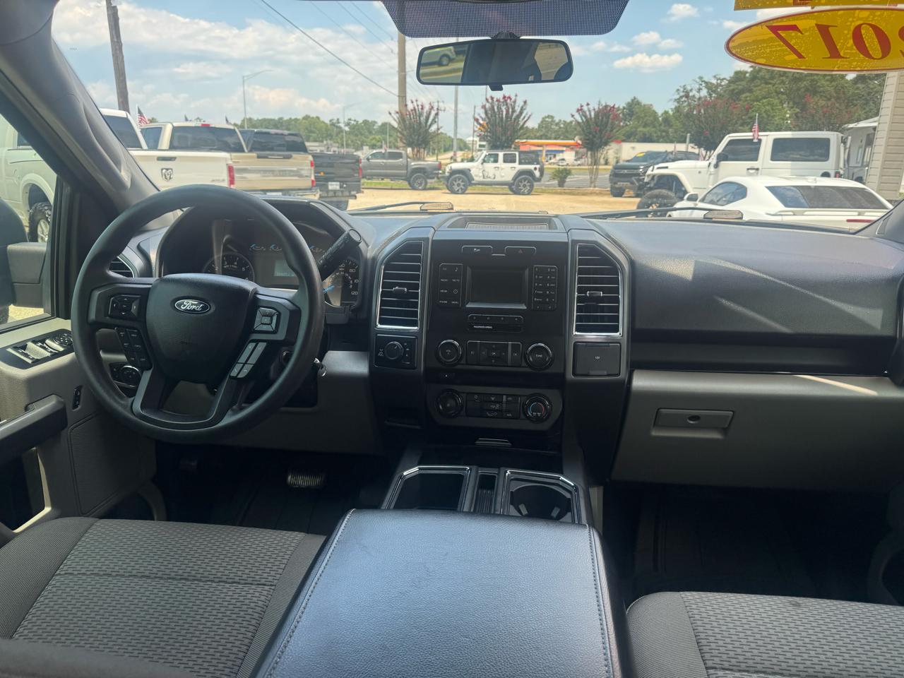 Ford F-150 4WD SuperCrew 139" XLT 2017