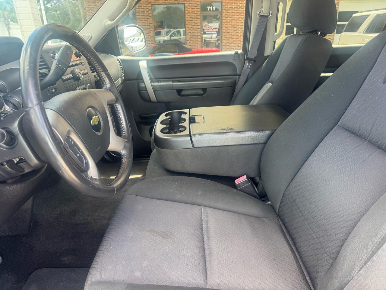 Chevrolet Silverado 1500 LT Crew Cab 4WD 2011