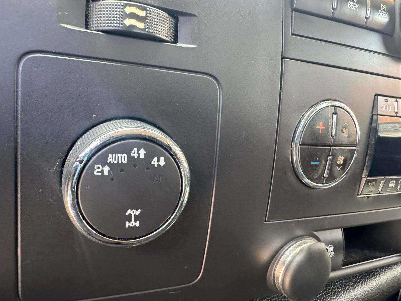 Chevrolet Silverado 1500 LT Crew Cab 4WD 2011
