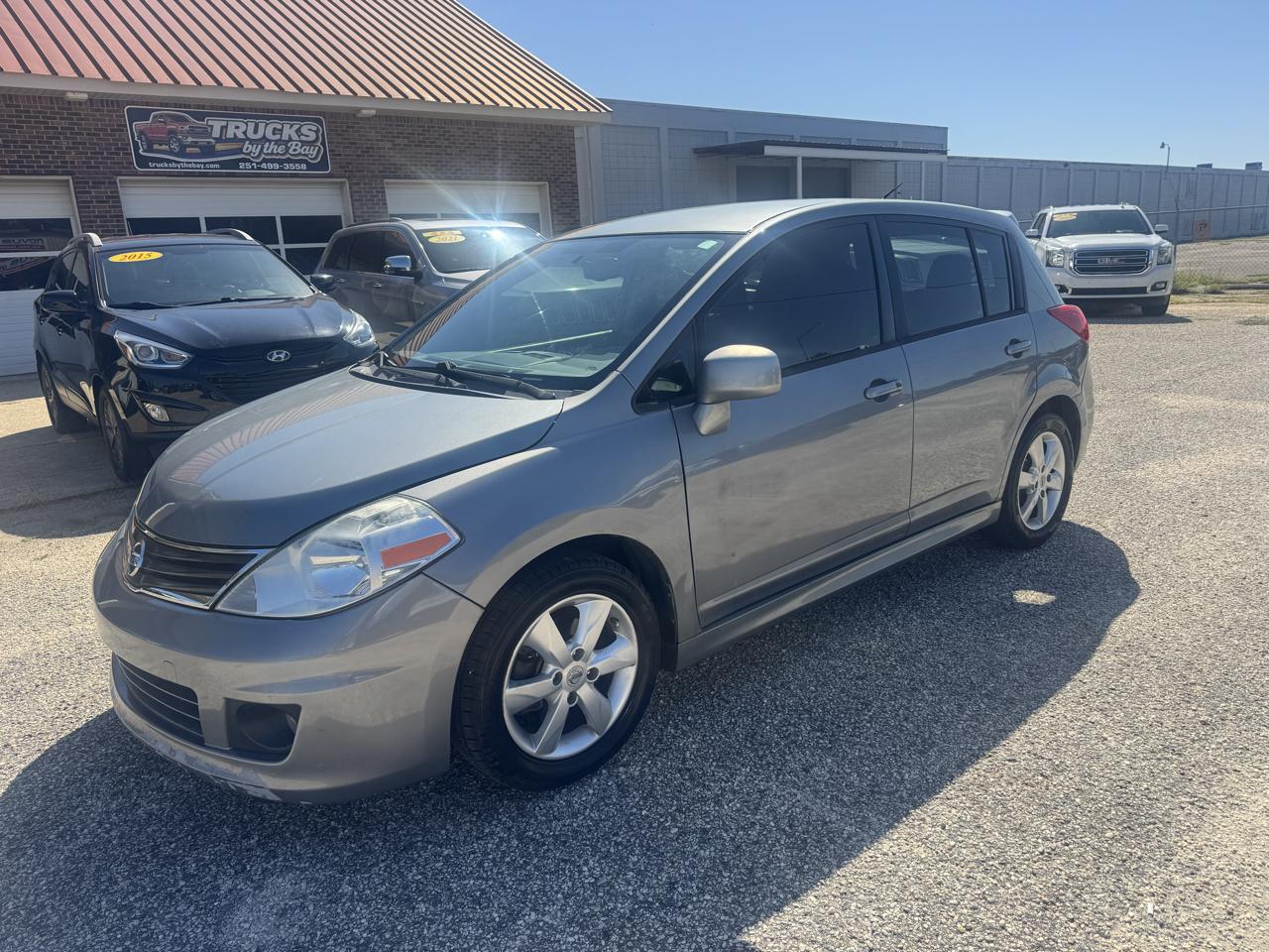 Nissan Versa 1.8 SL Hatchback 2012