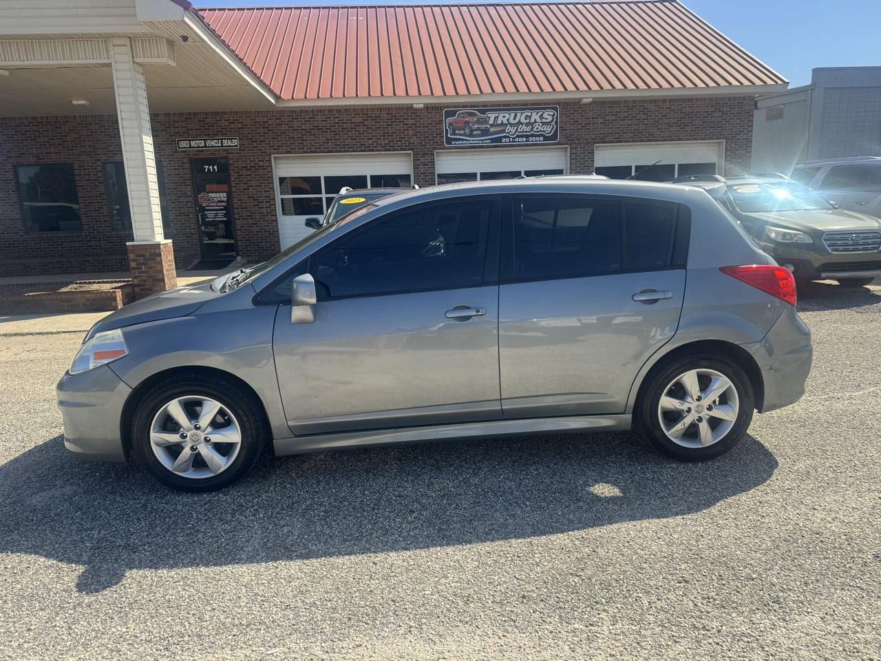 Nissan Versa 1.8 SL Hatchback 2012