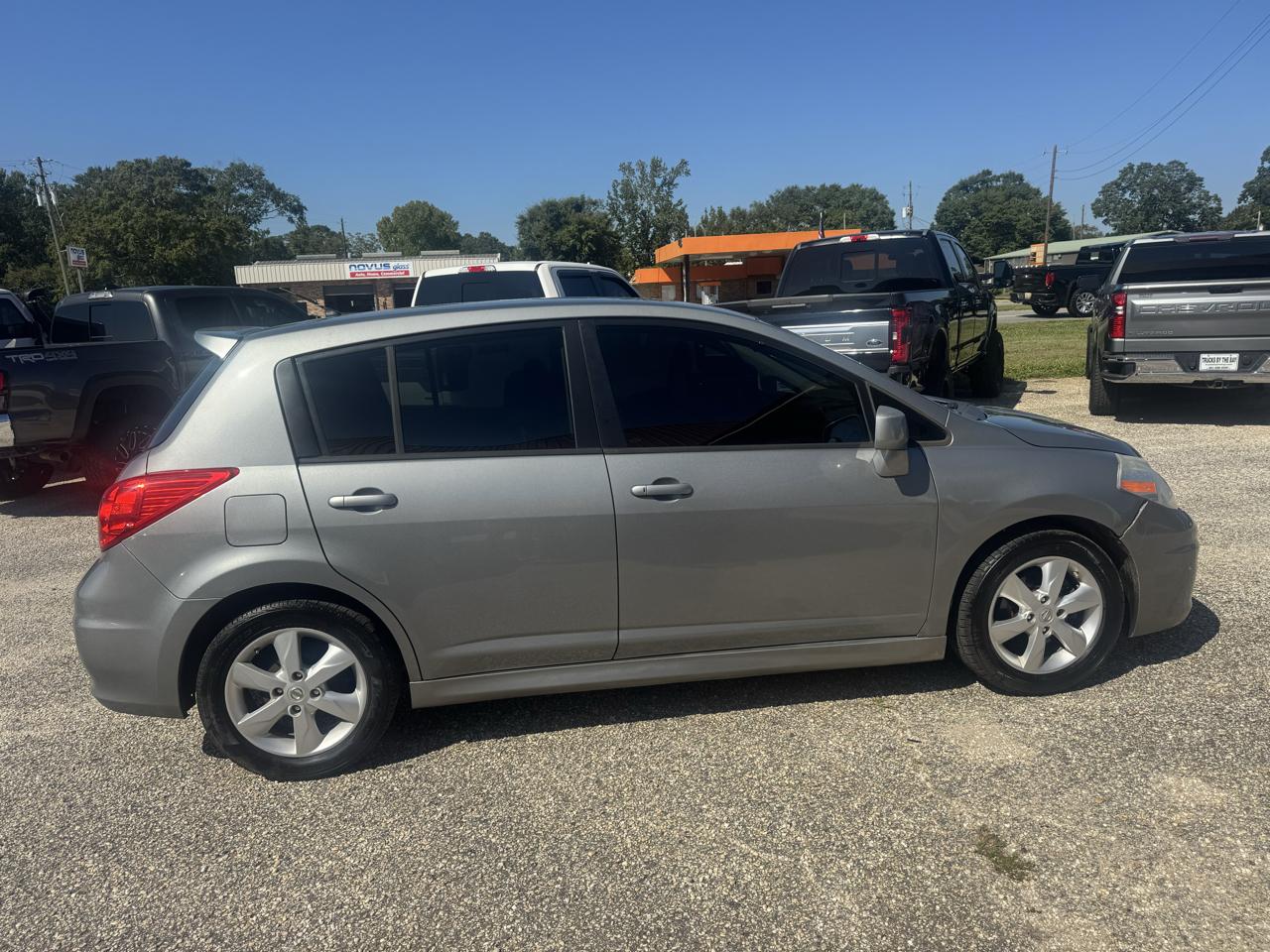 Nissan Versa 1.8 SL Hatchback 2012