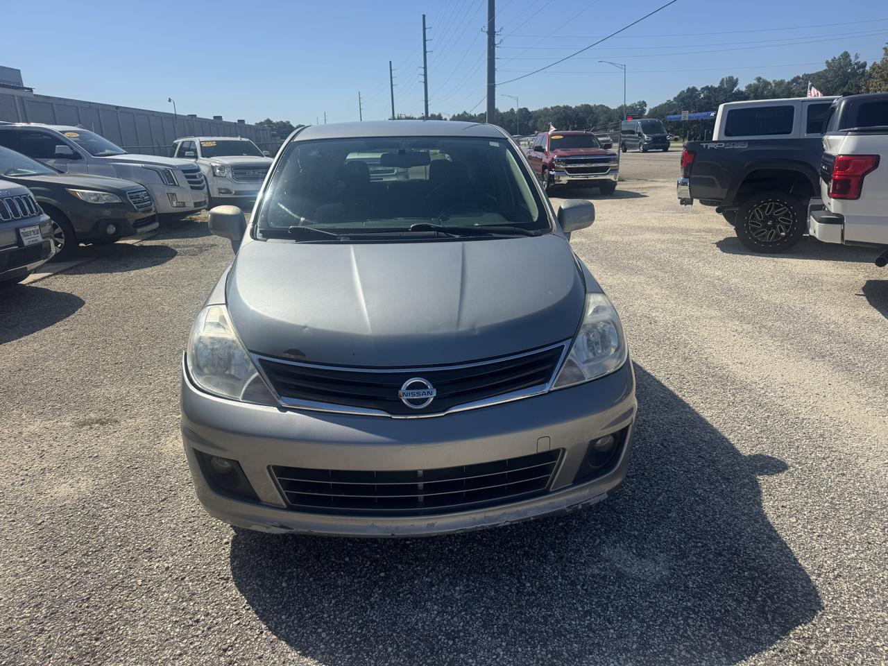 Nissan Versa 1.8 SL Hatchback 2012