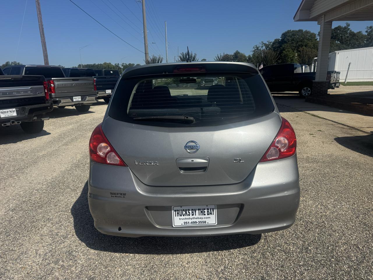 Nissan Versa 1.8 SL Hatchback 2012