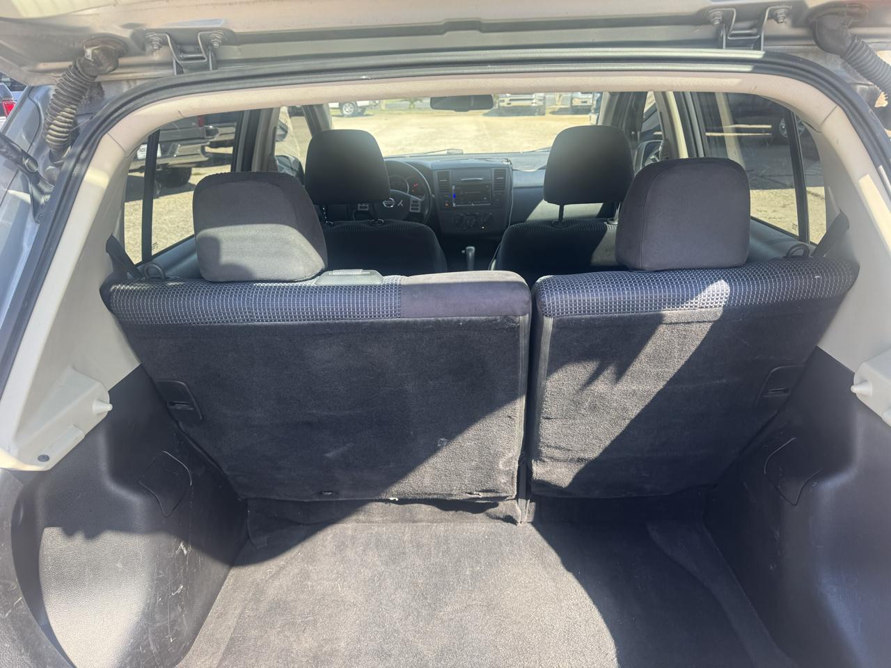 Nissan Versa 1.8 SL Hatchback 2012