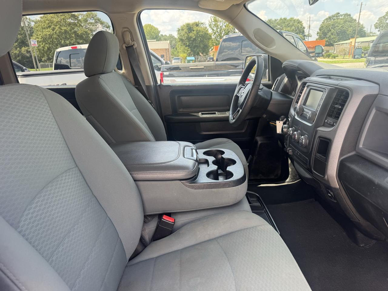 RAM 1500 Tradesman Crew Cab SWB 4WD 2018