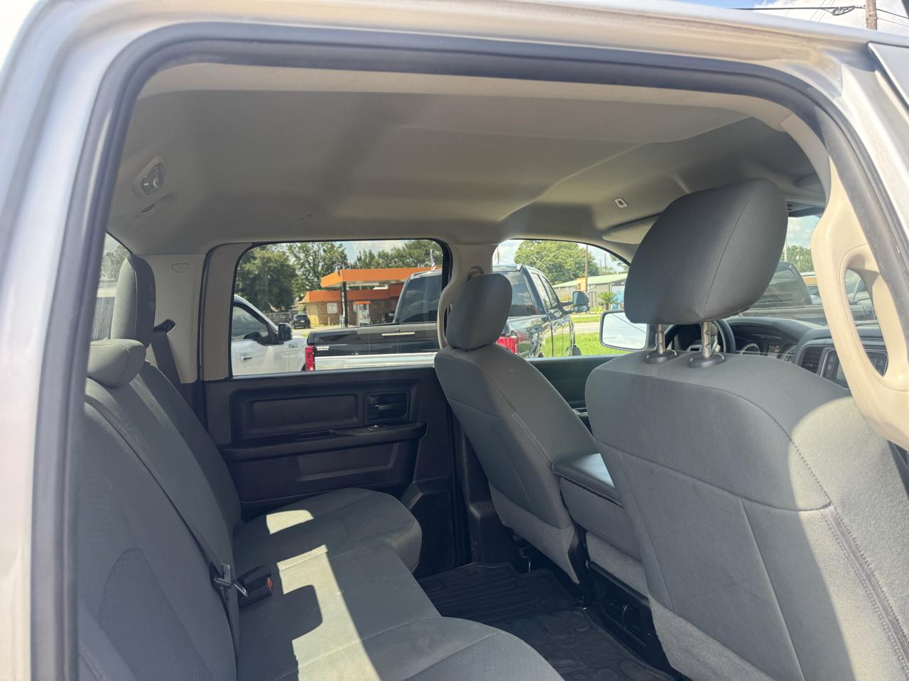 RAM 1500 Tradesman Crew Cab SWB 4WD 2018