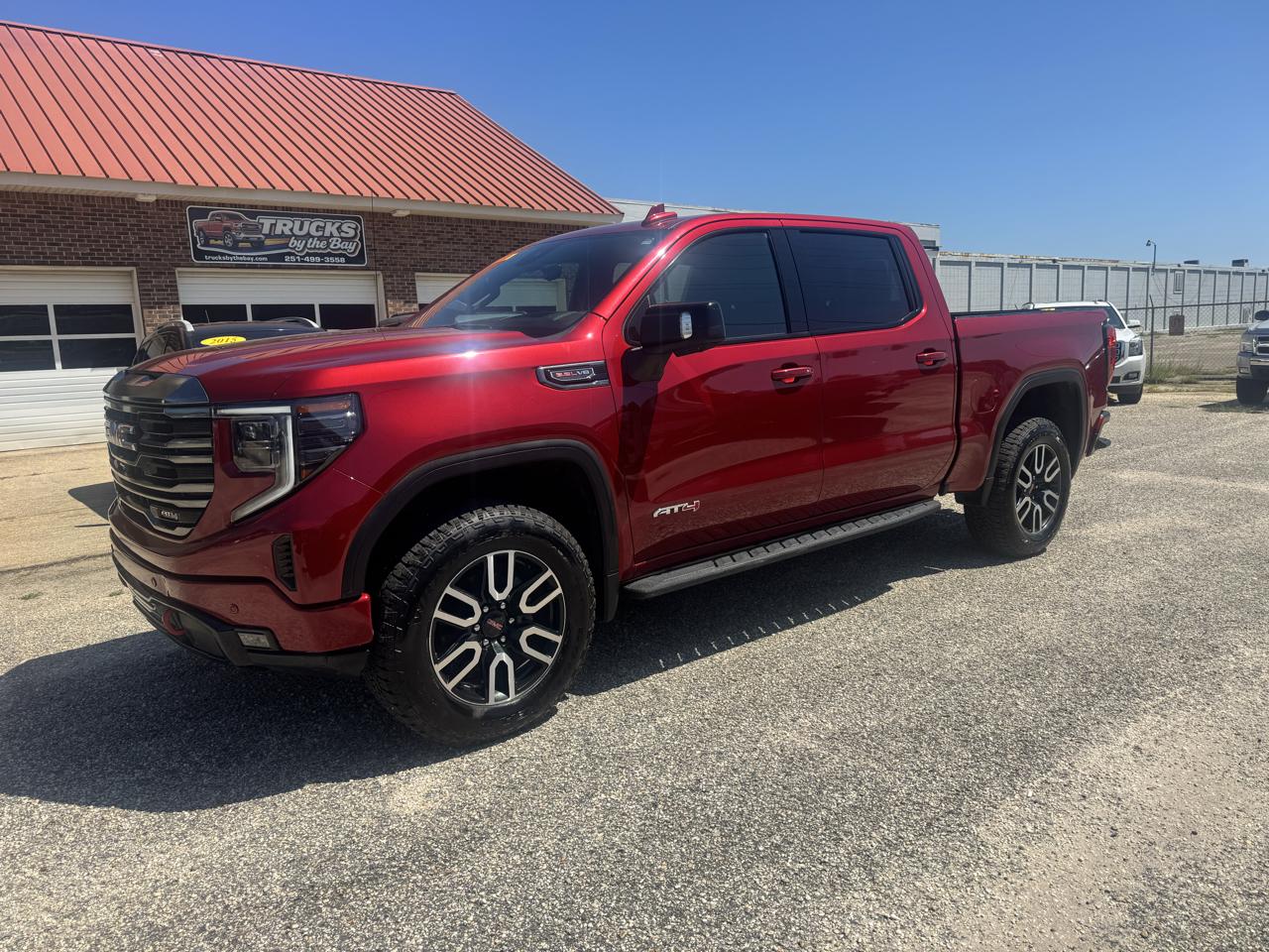 2023 GMC Sierra 1500 AT4 Crew Cab 4WD