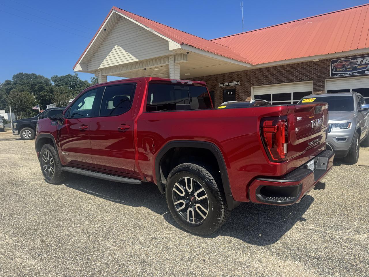GMC Sierra 1500 AT4 Crew Cab 4WD 2023