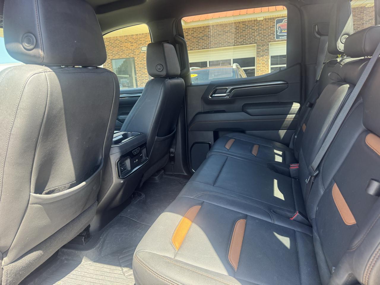 GMC Sierra 1500 AT4 Crew Cab 4WD 2023