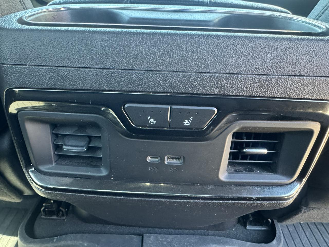 GMC Sierra 1500 AT4 Crew Cab 4WD 2023