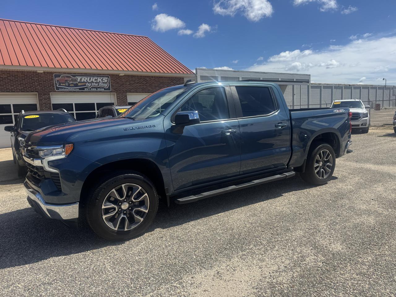 Chevrolet Silverado 1500 LT-L Crew Cab 4WD 2024