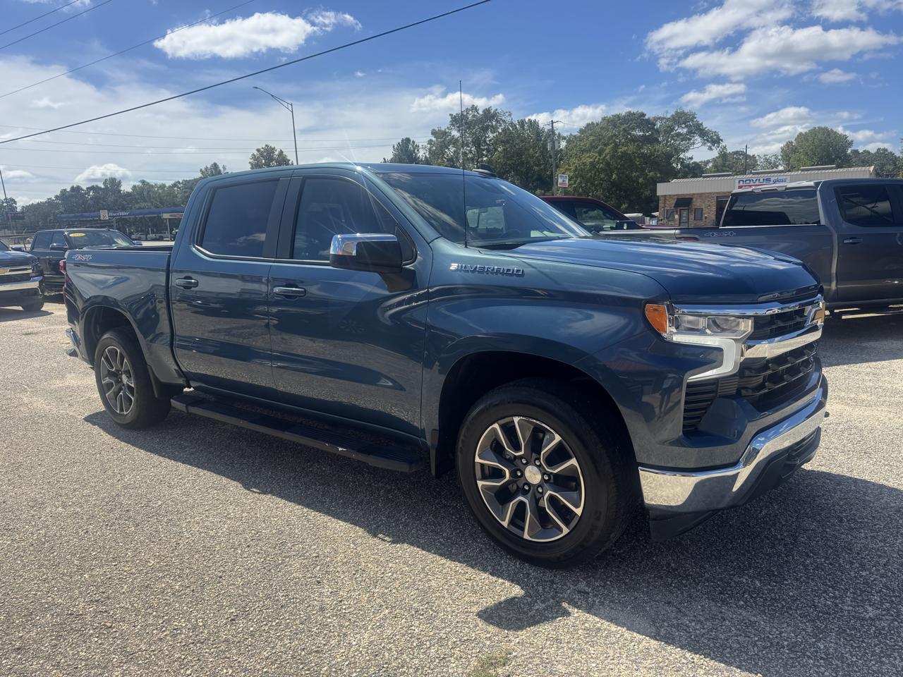 Chevrolet Silverado 1500 LT-L Crew Cab 4WD 2024
