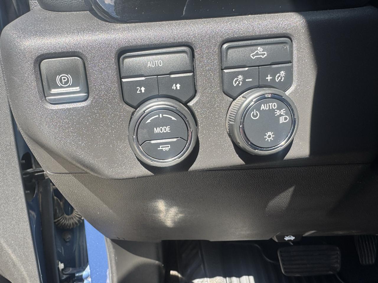 Chevrolet Silverado 1500 LT-L Crew Cab 4WD 2024