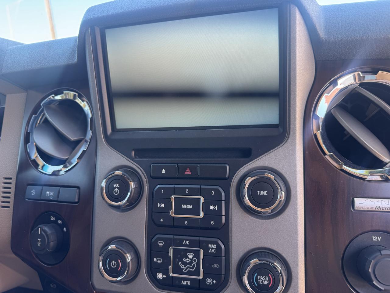 Ford F-350 SD Lariat Crew Cab 4WD 2015